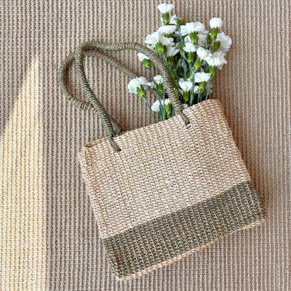 Sweet vintage natural woven two-tone bag